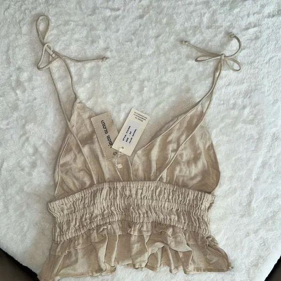 SIM & SAM Stylish Beige Ruffled Top - Picture 2 of 4